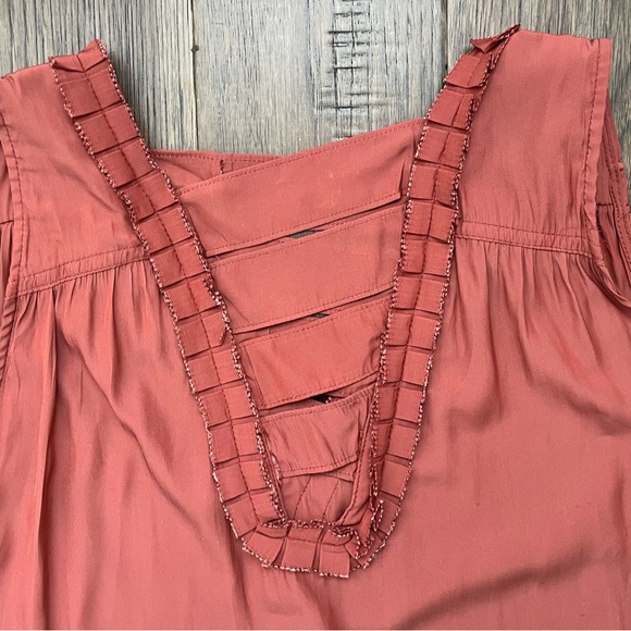 Catherine Malandrino Coral Sleeveless Blouse Ruffle Trim Ladder V-Neck Size M - Picture 8 of 9